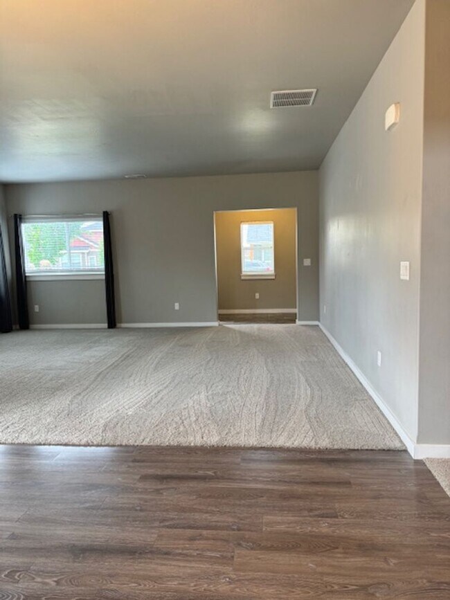Building Photo - Stunning home in Norton Ranch