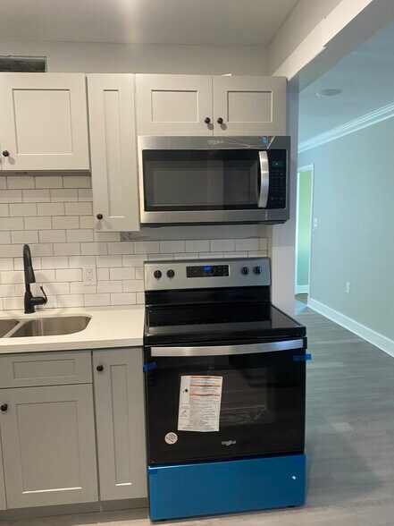 Building Photo - 1820 Metairie Rd