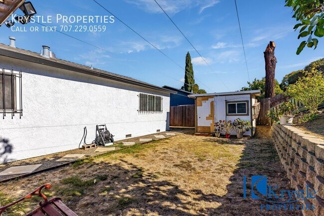 Building Photo - **SPECIAL OFFER! Vallejo Beauty! Corner Lo...