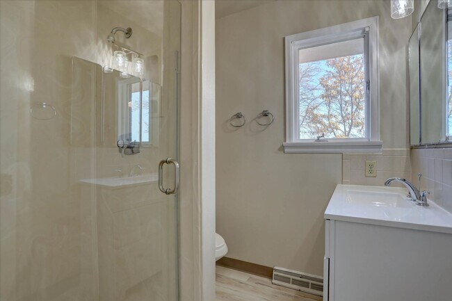 Building Photo - 3 Bedroom 3 Bathroom Home on a 1 Acre Lot