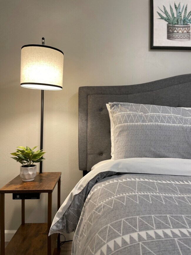 Building Photo - 2713 N Locust St