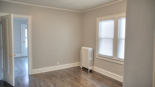 Building Photo - Murray Upper Flat