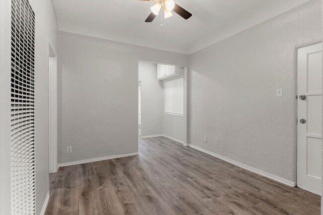 Interior Photo - 722-726 Maine Avenue