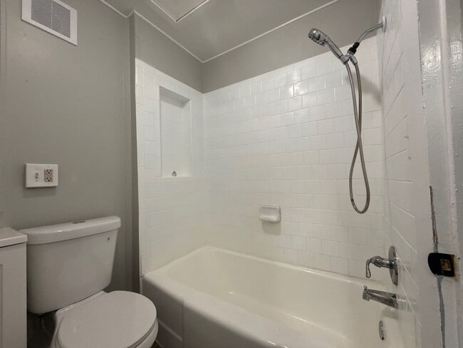 Building Photo - Three Bedroom Home In Baltimore City