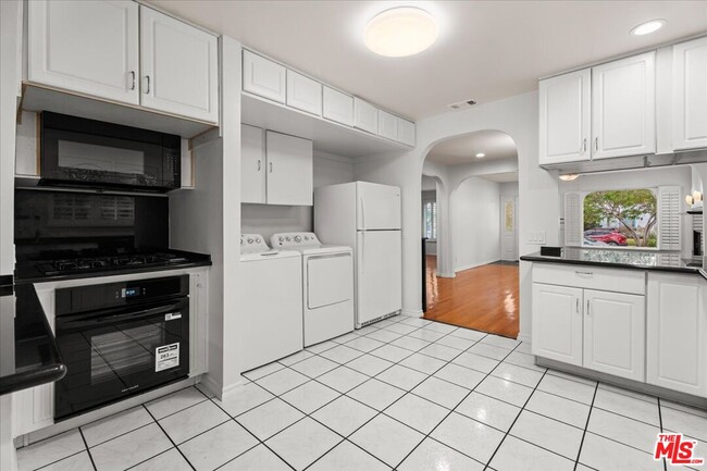 Building Photo - 2126 Selby Ave