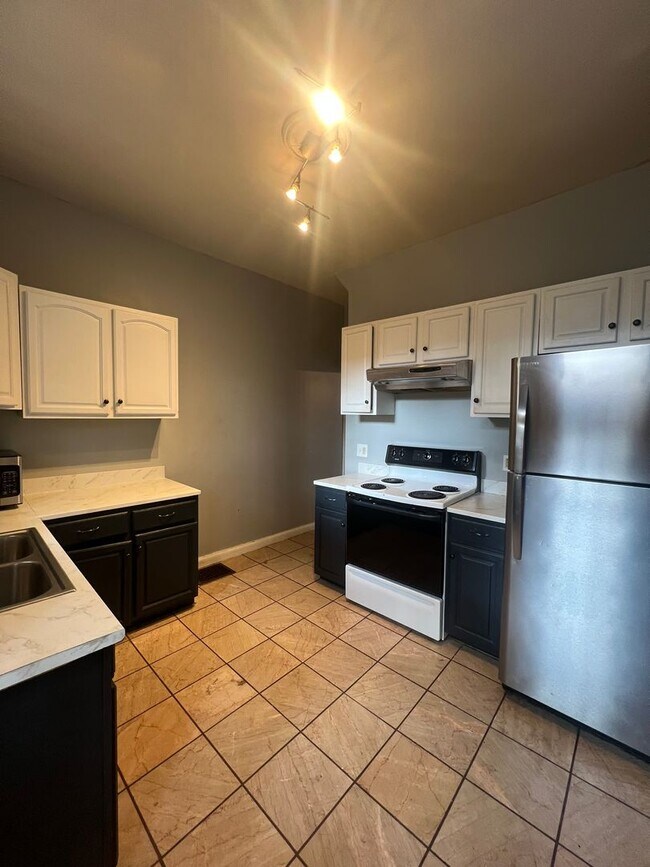 Building Photo - Renovated and Charming Townhome Available Now