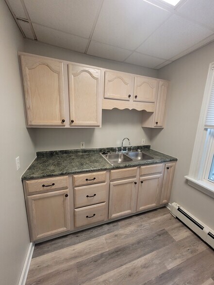 Building Photo - 225 Pleasant St