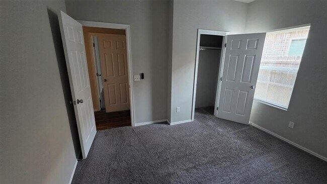 Building Photo - 10012 Wimbledon Ct