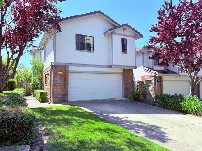 Building Photo - Charming and Move-in Ready, 3BD/2.5BA, Two-Story Townhome in Canyon Green at Canyon Lakes in San ...