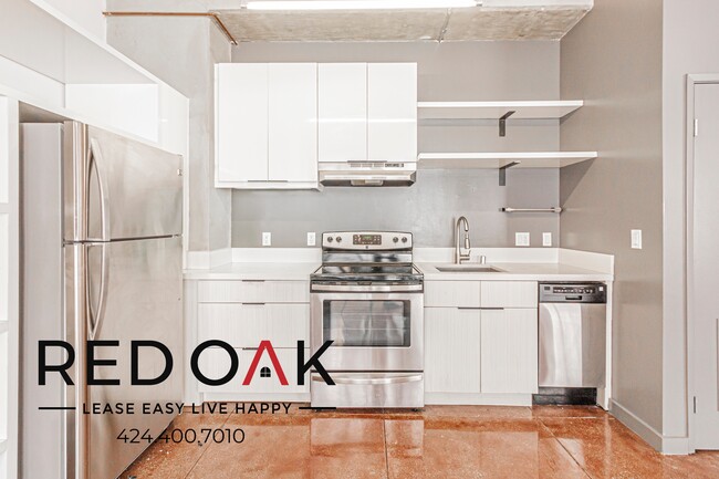 Building Photo - 430 S Broadway