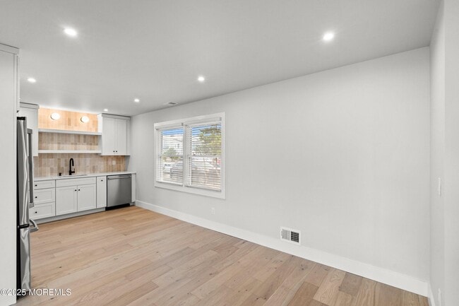 Building Photo - 75 Grand Central Ave