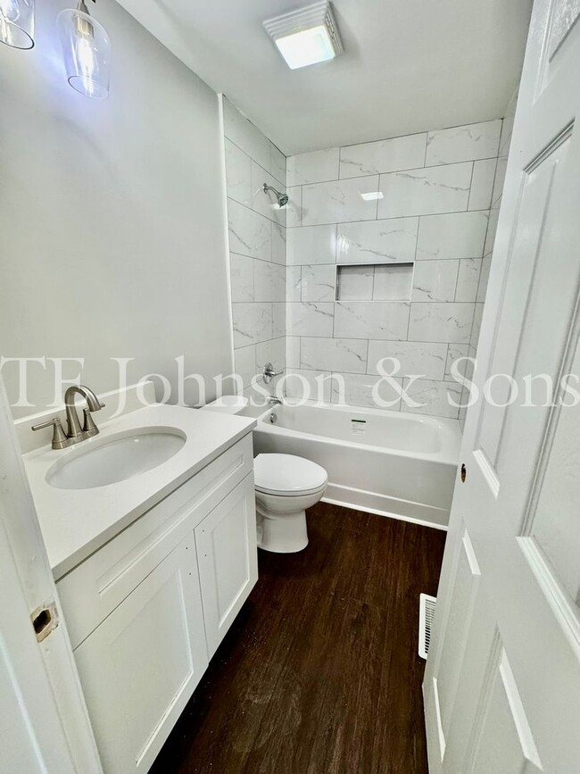Building Photo - Charming 3-Bed Home Near Downtown Winston-...