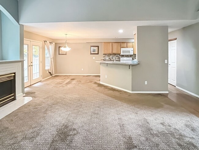 Building Photo - 3 bed/2bath Spacious Home with Soaring Ceilings and Main-Level Primary Suite