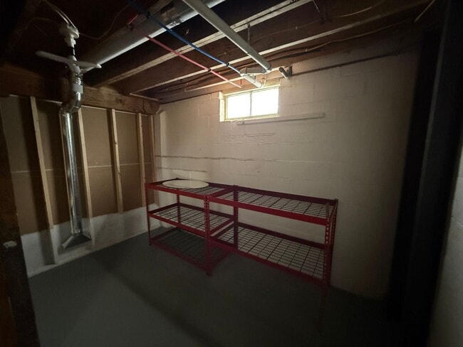 Building Photo - 3 Bedroom Home