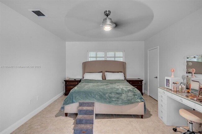 Building Photo - 15400 SW 84th Ave