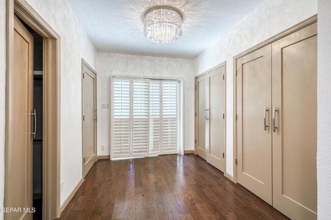 Building Photo - 4945 Vista Grande Cir