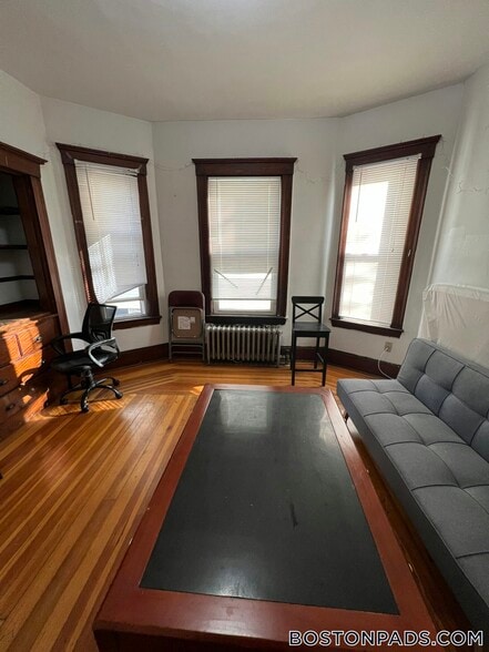 Building Photo - 223 Holland St