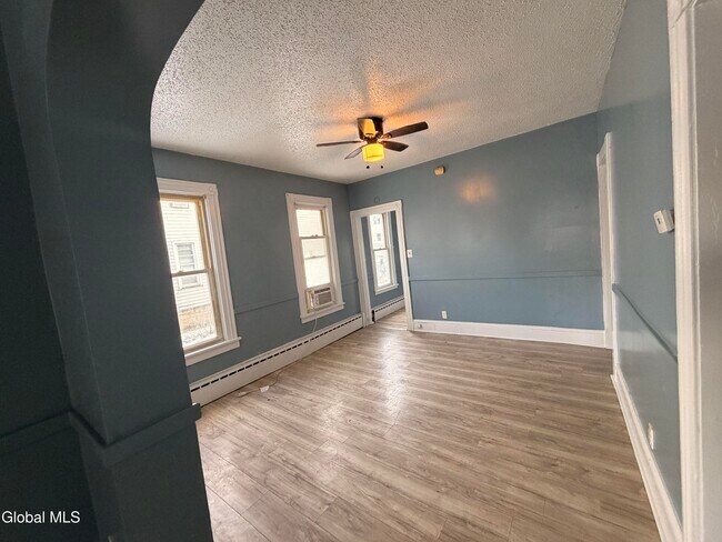 Building Photo - 18 Swan St