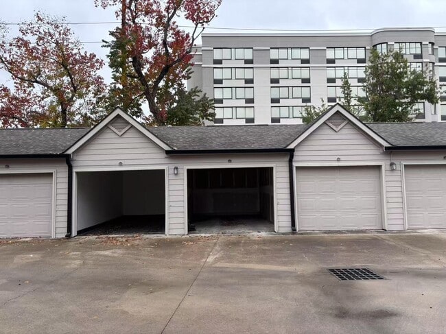 Building Photo - 1330 Old Spanish Trl