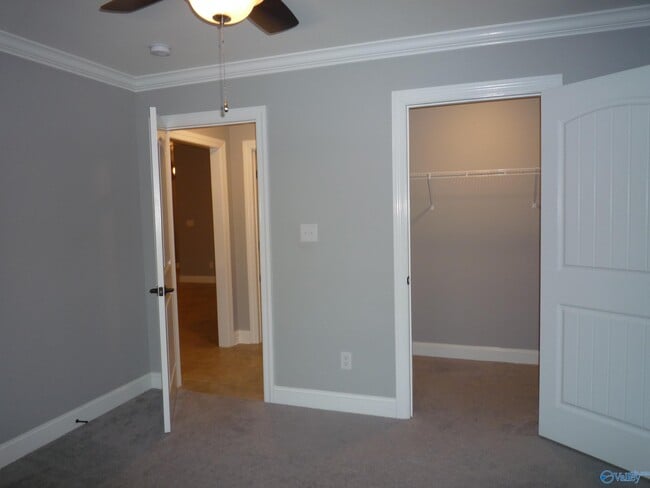 Building Photo - 13205 Hill Crest Dr