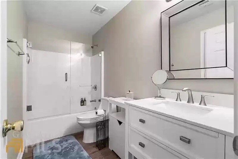 Building Photo - Room in House on Weller Tr NE
