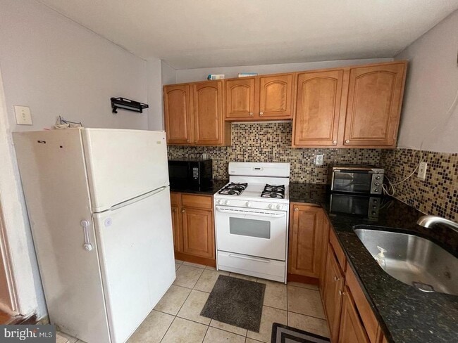 Building Photo - 2509 E Monmouth St