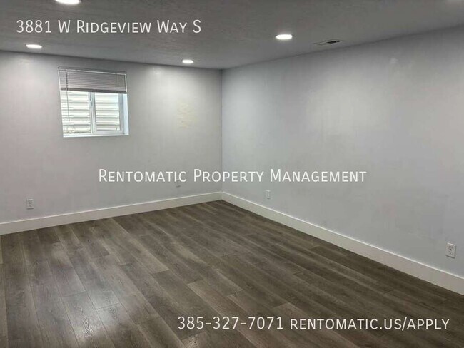 Building Photo - 3881 Ridgeview Way