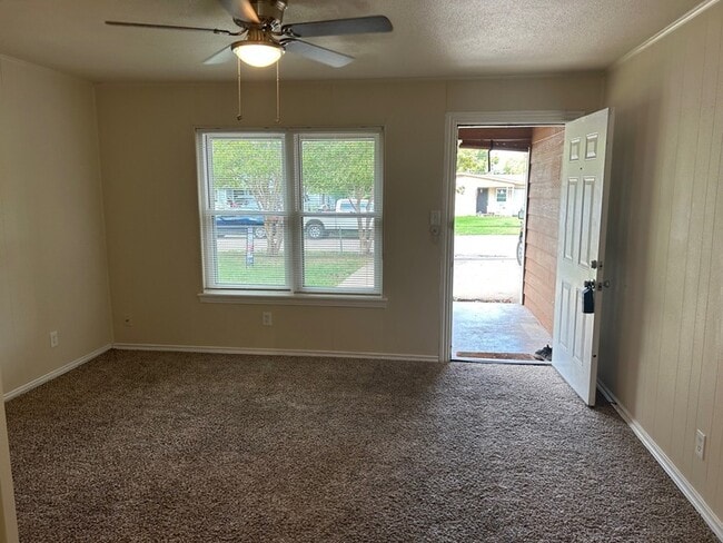 Building Photo - 624 Grande Dr