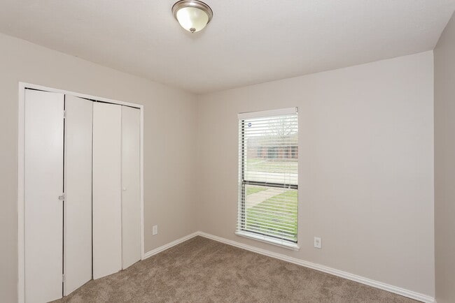 Building Photo - 616 Prairie Ln