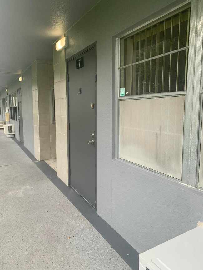 Building Photo - 7 Suffolk A