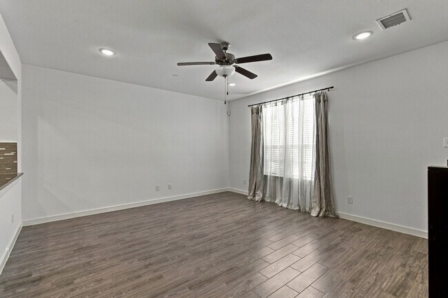 Building Photo - 3958 Sukay Dr