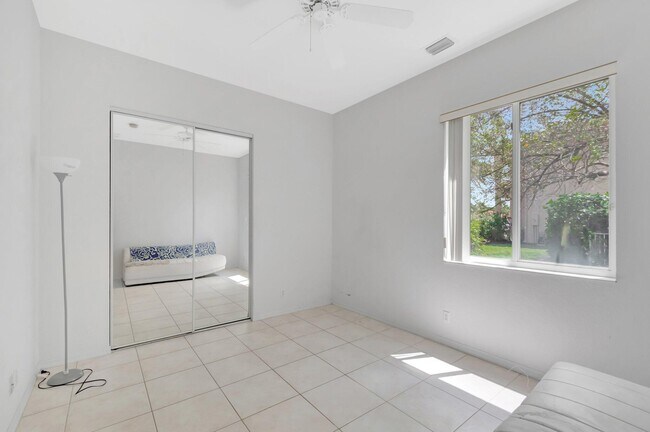 Building Photo - 11286 Regatta Ln