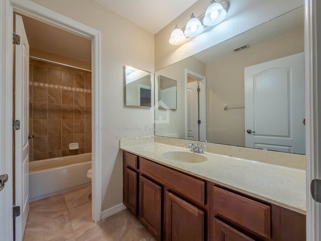 Building Photo - 5109 Legacy Oaks Dr