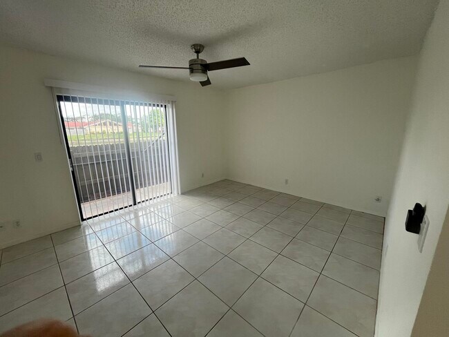 Building Photo - 4423 Woodstock Dr