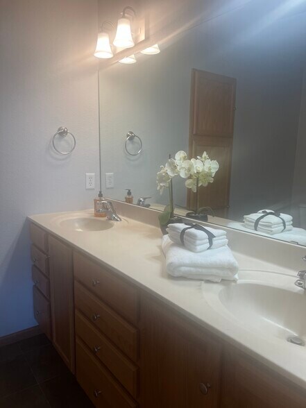 Building Photo - 309 Grovebrook Ct