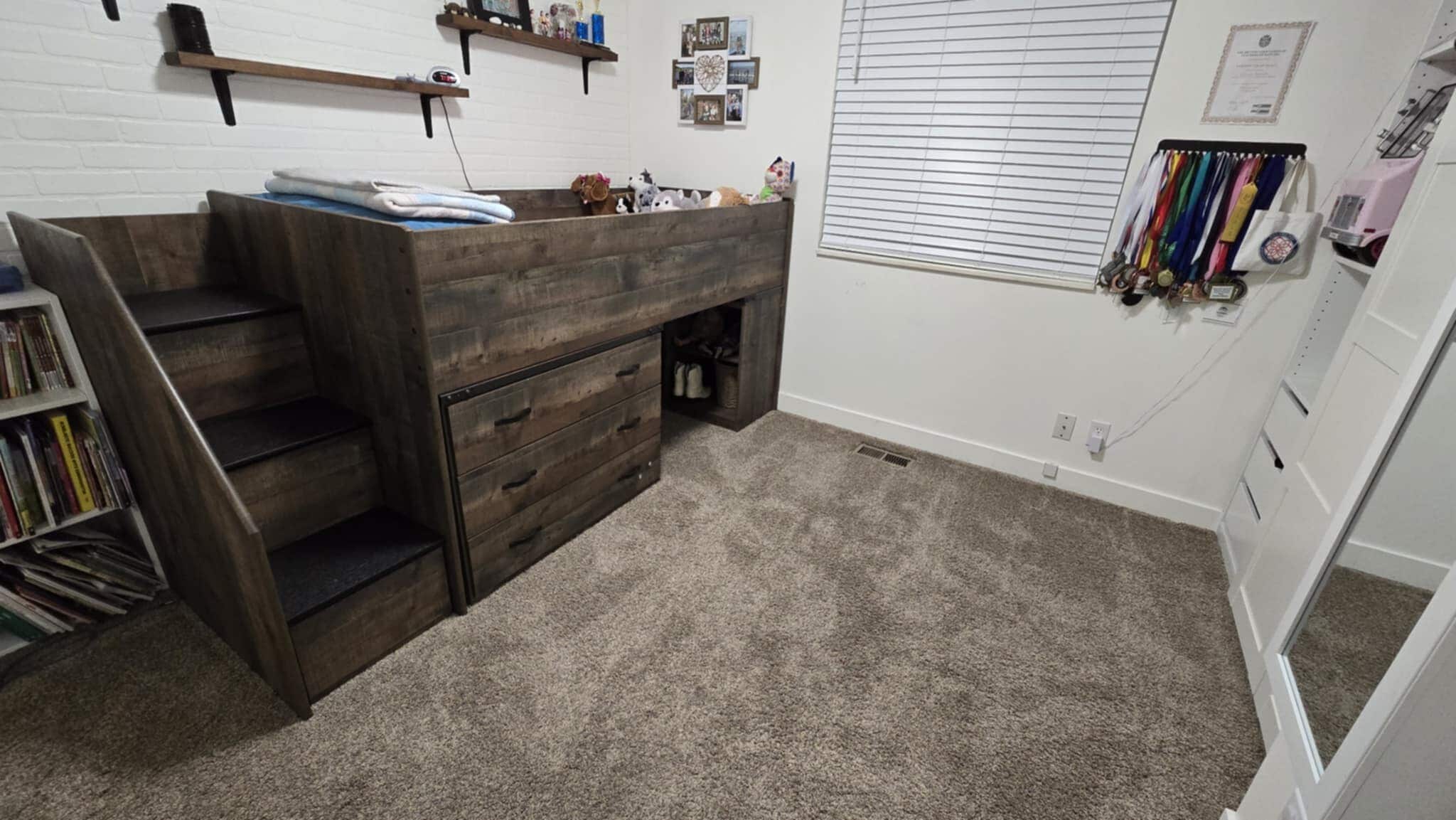 Building Photo - 2504 W Pine Needle Pl