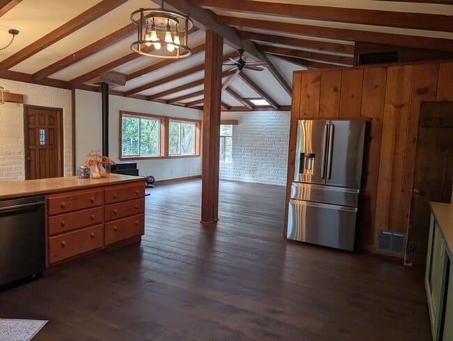 Building Photo - 3BD/2BA Home in Meadow Vista