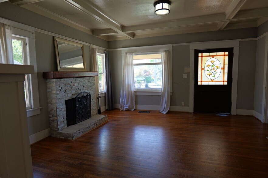 Building Photo - 115 E Jefferson