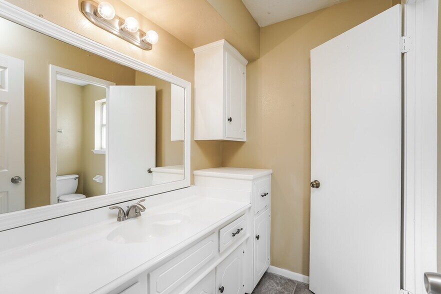 Building Photo - 23331 Bayleaf Dr