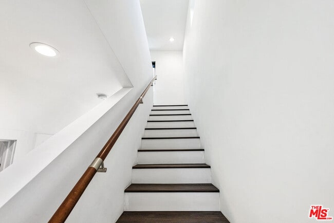 Building Photo - 26349 Fairside Rd