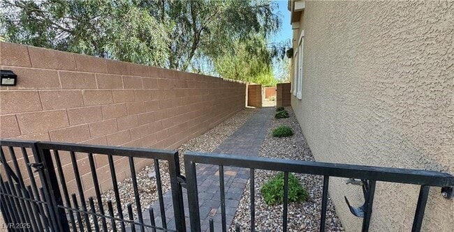 Building Photo - 6387 Ashland Crst St