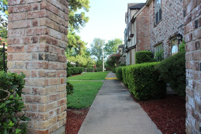 Building Photo - 14719 Barryknoll Ln