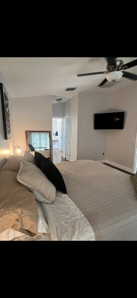 Building Photo - 12112 Fall Creek Ct