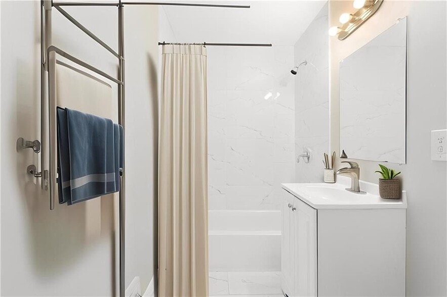 Building Photo - 2619 NE 39th Terrace