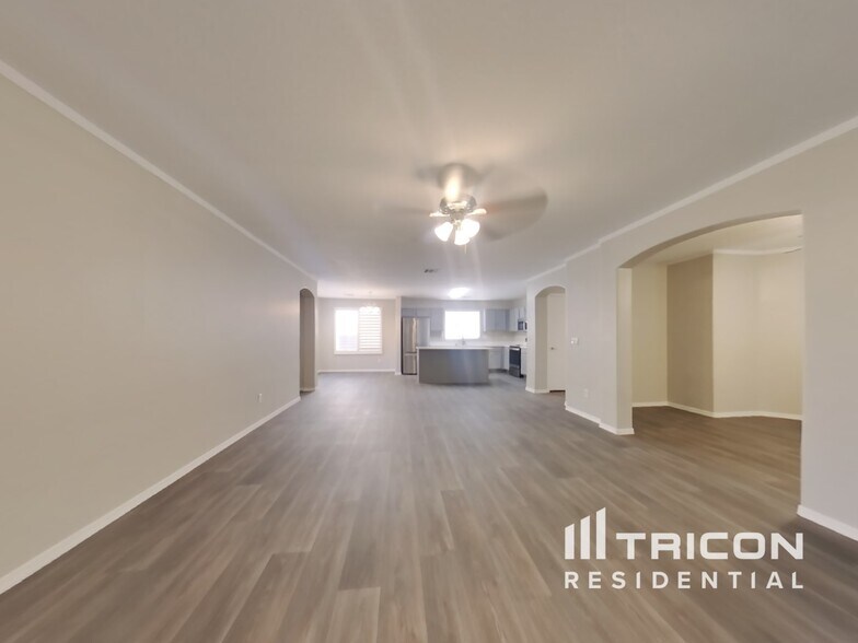 Building Photo - 44305 W McClelland Dr