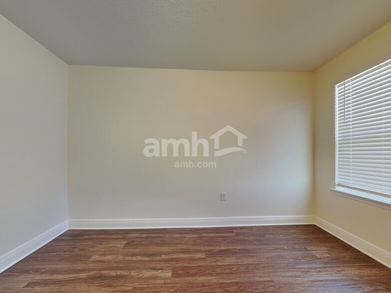 Building Photo - 20256 Calla Lily Dr