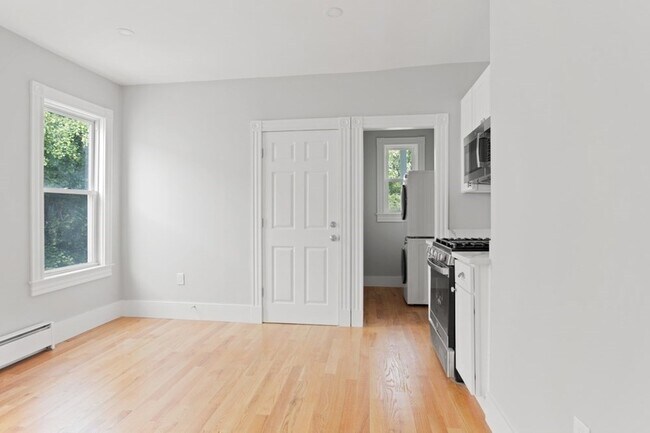 Building Photo - 426 Bowdoin St