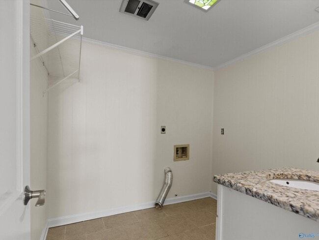 Building Photo - 826 Eldorado Ave SE