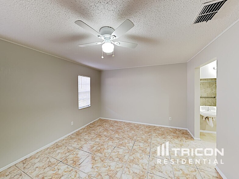 Building Photo - 4624 S Country Hills Ct
