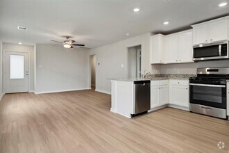 Building Photo - 16453 Blossom Grv Dr